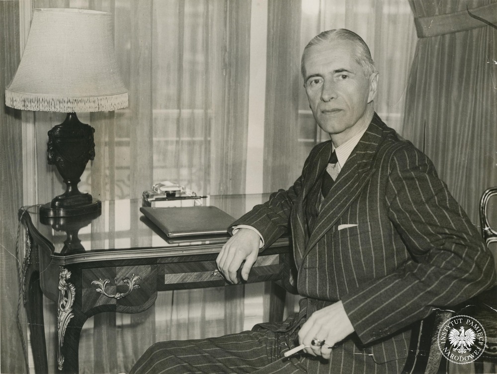 Prezydent Władysław Raczkiewicz. Po klęsce Francji w czerwcu 1940 r. polskie władze na uchodźstwie zostały przyjęte w Londynie, gdzie funkcjonowały aż do grudnia 1990 r. Londyn, 1941 r. (fot. z zasobu AIPN)