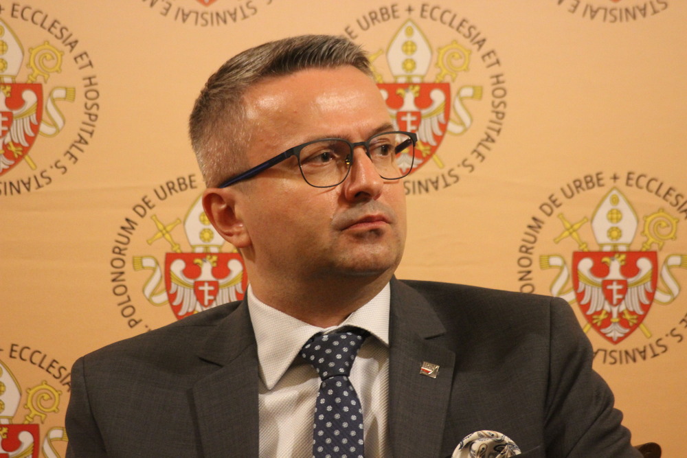 Debata na temat powstania i roli NSZZ „Solidarność”. Na zdj. dyrektor BBH IPN dr Sebastian Pilarski – Rzym, 28 września 2025. Fot. Natalia Pieśniewska, Kościół i Hospicjum św. Stanisława BM w Rzymie