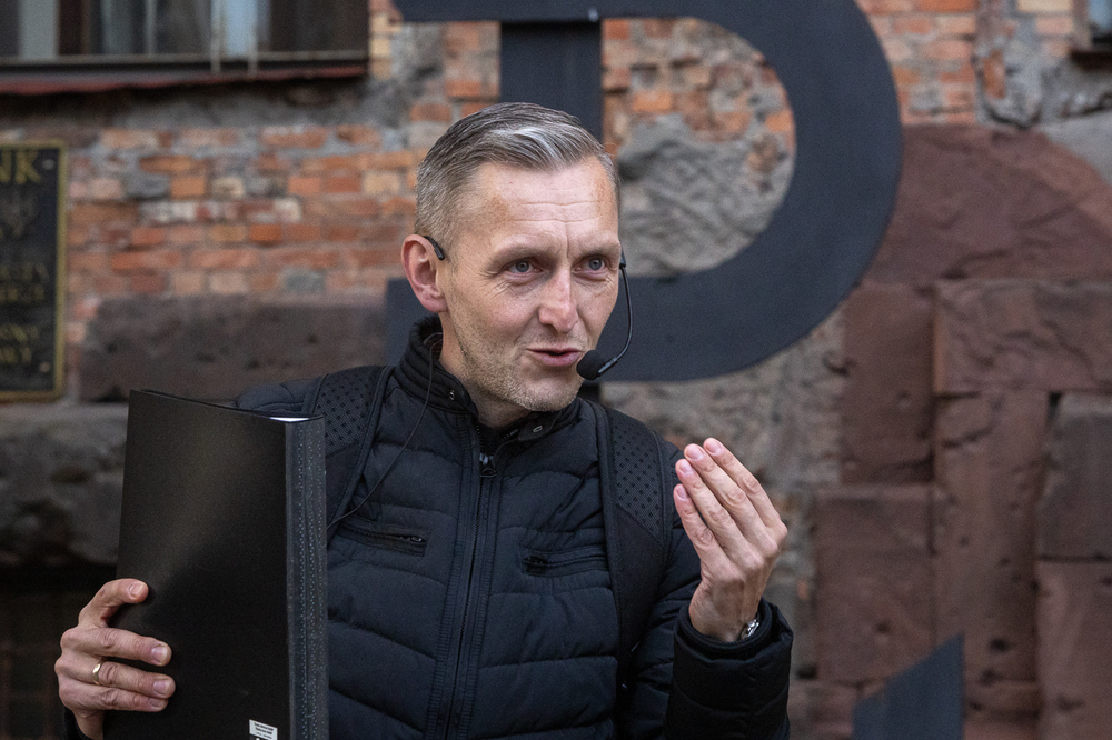 Zabili tamtą Warszawę – spacer śladami niemieckich zbrodni na cywilach w Powstaniu Warszawskim – 1 października 2025. Fot. Sławek Kasper (IPN)