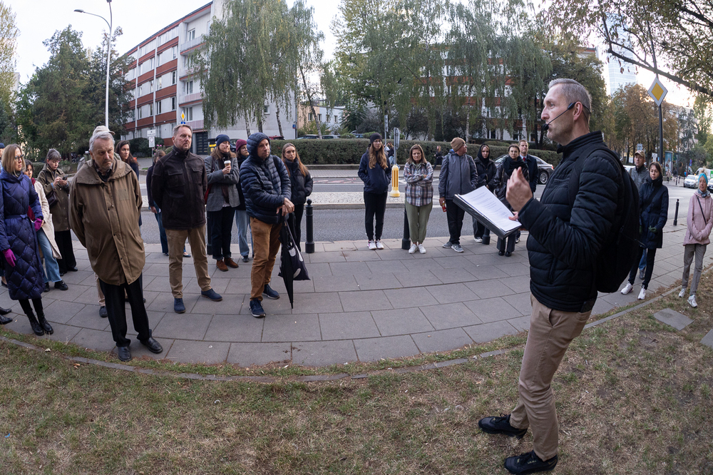 Zabili tamtą Warszawę – spacer śladami niemieckich zbrodni na cywilach w Powstaniu Warszawskim – 1 października 2025. Fot. Sławek Kasper (IPN)