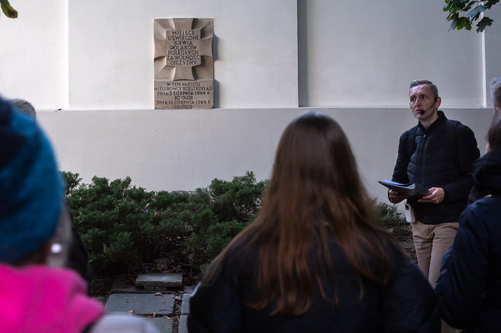 Zabili tamtą Warszawę – spacer śladami niemieckich zbrodni na cywilach w Powstaniu Warszawskim – 1 października 2025. Fot. Sławek Kasper (IPN)