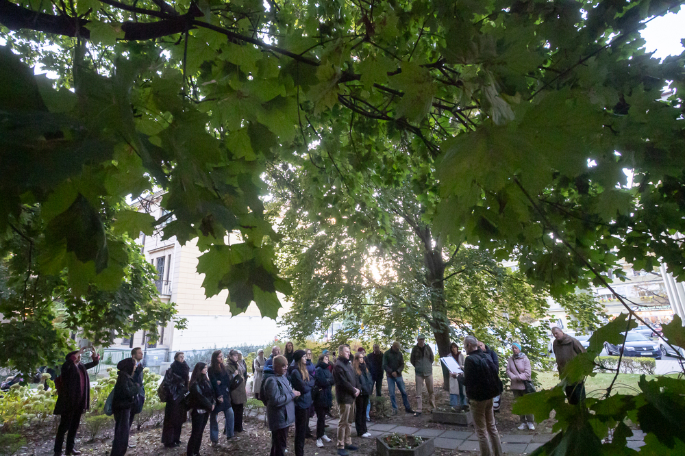 Zabili tamtą Warszawę – spacer śladami niemieckich zbrodni na cywilach w Powstaniu Warszawskim – 1 października 2025. Fot. Sławek Kasper (IPN)