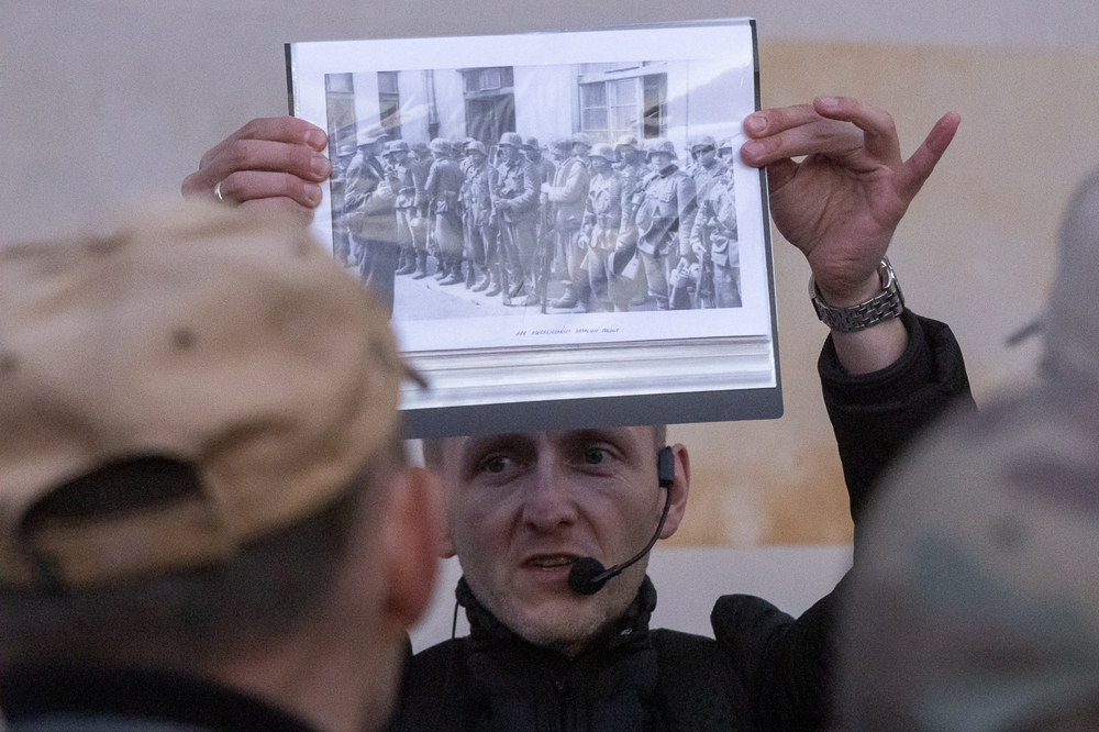 Zabili tamtą Warszawę – spacer śladami niemieckich zbrodni na cywilach w Powstaniu Warszawskim – 1 października 2025. Fot. Sławek Kasper (IPN)