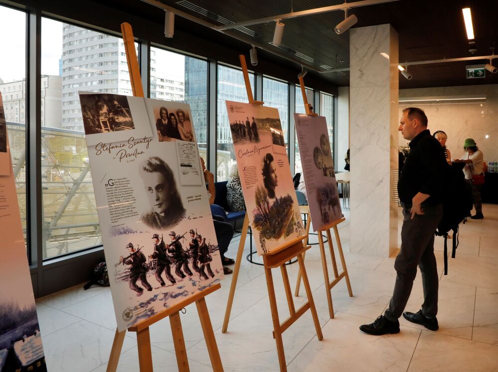 Wystawa „Łączniczki wileńskiej Armii Krajowej” w Warszawie. Fot. Piotr Życieński (IPN)