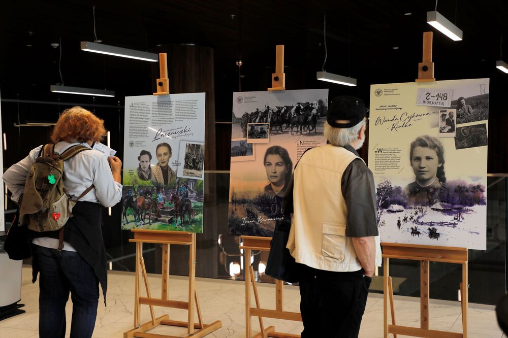 Wystawa „Łączniczki wileńskiej Armii Krajowej” w Warszawie. Fot. Piotr Życieński (IPN)