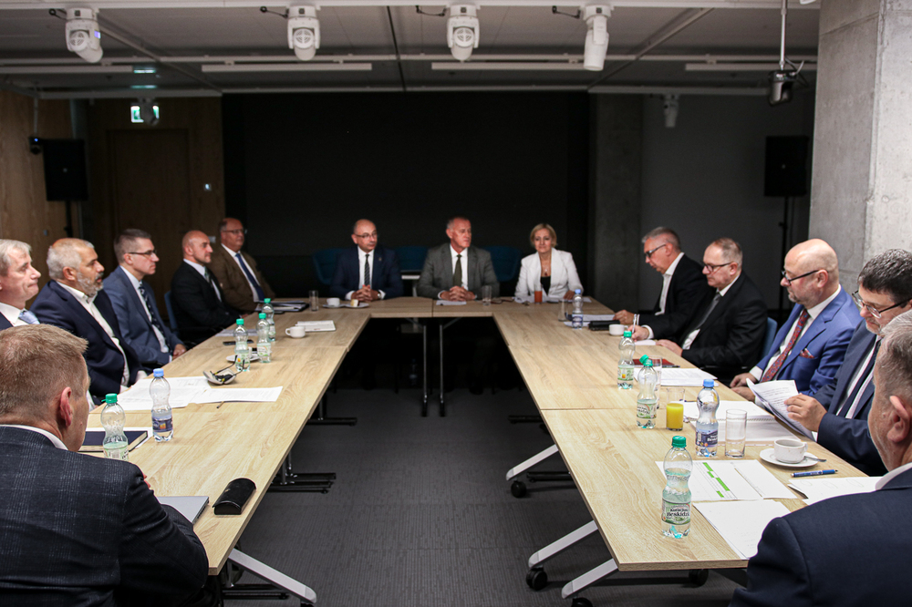 Narada służbowa dyrektora i prokuratorów Głównej Komisji Ścigania Zbrodni przeciwko Narodowi Polskiemu z Naczelnikami Oddziałowych Komisji – Warszawa, 6 października 2025. Fot. Agnieszka Szajewska (IPN)