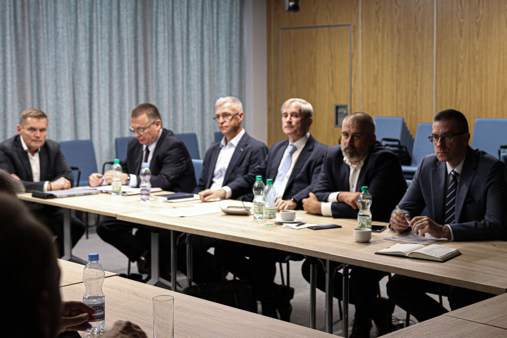 Narada służbowa dyrektora i prokuratorów Głównej Komisji Ścigania Zbrodni przeciwko Narodowi Polskiemu z Naczelnikami Oddziałowych Komisji – Warszawa, 6 października 2025. Fot. Agnieszka Szajewska (IPN)