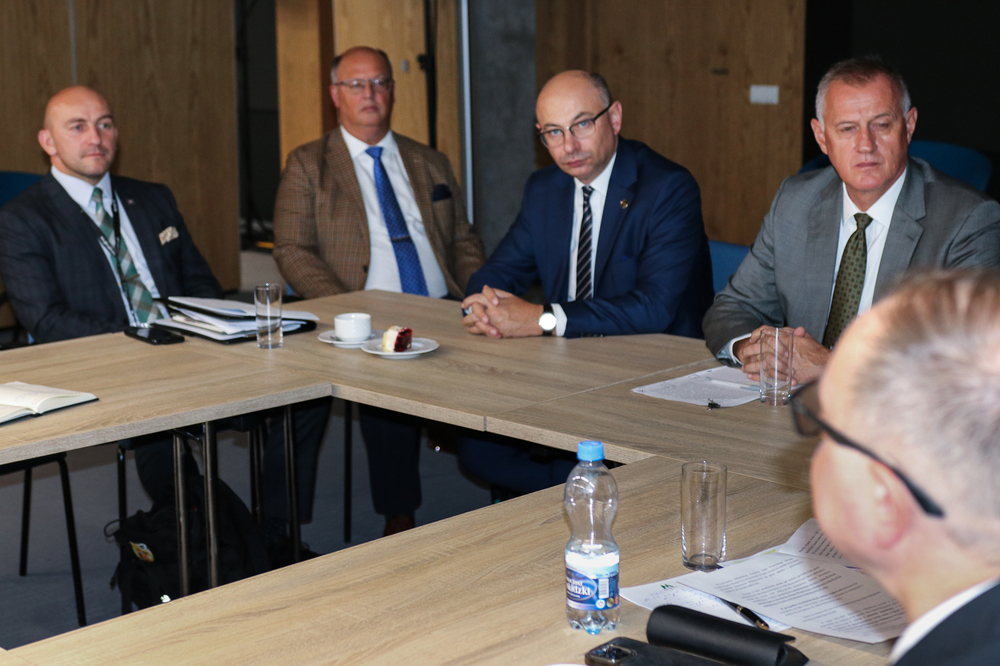 Narada służbowa dyrektora i prokuratorów Głównej Komisji Ścigania Zbrodni przeciwko Narodowi Polskiemu z Naczelnikami Oddziałowych Komisji – Warszawa, 6 października 2025. Fot. Agnieszka Szajewska (IPN)