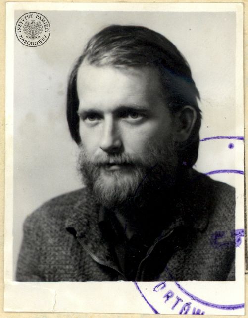 Zdjęcie z akt paszportowych. Na zdj. Mirosław Chojecki. Źródło AIPN