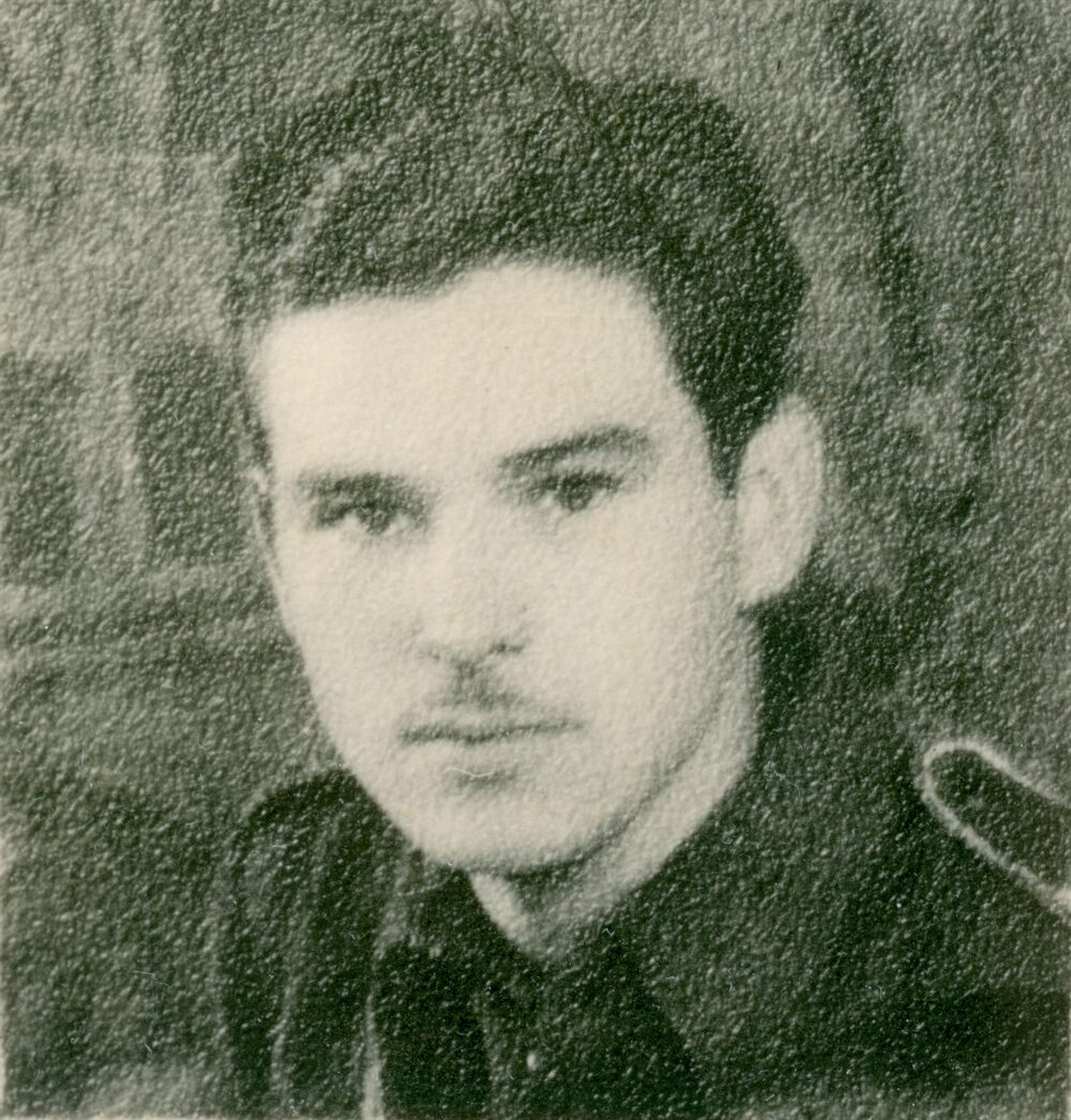 Józef Bandzo (1923–2016) na fotografii z 1944 r. (fot. z zasobu AIPN)