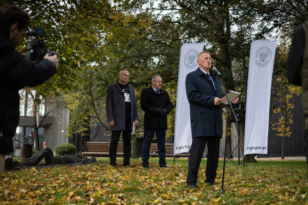 Konferencja prasowa w sprawie podjęcia na nowo śledztwa dotyczącego śmierci Antoniego Browarczyka. Na zdj. od prawej: Andrzej Pozorski, szef pionu śledczego IPN, dr hab. Karol Polejowski, zastępca prezesa IPN i dr Marek Szymaniak, dyrektor Oddziału IPN w Gdańsku – Gdańsk, 22 października 2025. Fot. Roman Jocher