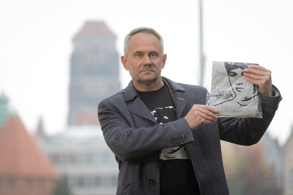 KonferKonferencja prasowa w sprawie podjęcia na nowo śledztwa dotyczącego śmierci Antoniego Browarczyka. Na zdj. dr Marek Szymaniak, dyrektor Oddziału IPN w Gdańsku – Gdańsk, 22 października 2025. Fot. Roman Jocher