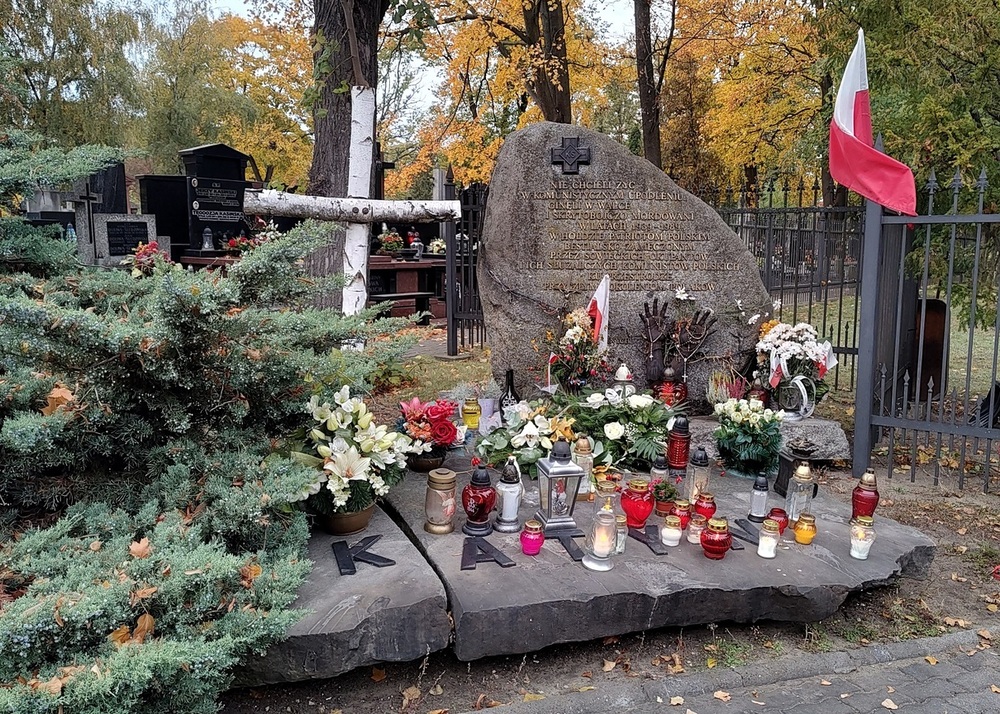 Spacer Niepodległości po Cmentarzu Bródnowskim – 9 listopada 2025 roku. Fot. Łukasz Zwaliński (IPN)