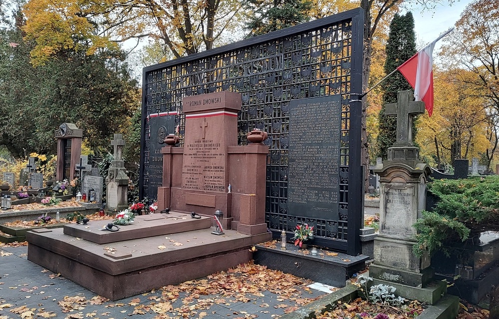 Spacer Niepodległości po Cmentarzu Bródnowskim – 9 listopada 2025 roku. Fot. Łukasz Zwaliński (IPN)