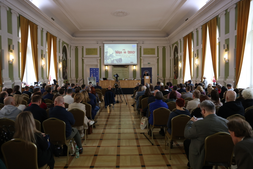 Konferencja naukowa „Walka na obrazy. Opozycyjne kontrnarracje fotograficzne w latach 1980–1989” – Warszawa, 27 października 2025. Fot. Katarzyna Adamów (IPN)