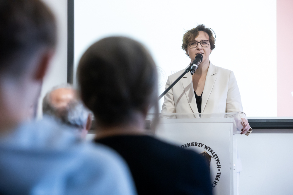 Inauguracja IX edycji projektu edukacyjnego „Łączka i inne miejsca poszukiwań”. Na zdj. dyrektor Muzeum Żołnierzy Wyklętych i Więźniów Politycznych PRL Adrianna Garnik  – Warszawa, 29 października 2025. Fot. Sławek Kasper (IPN)