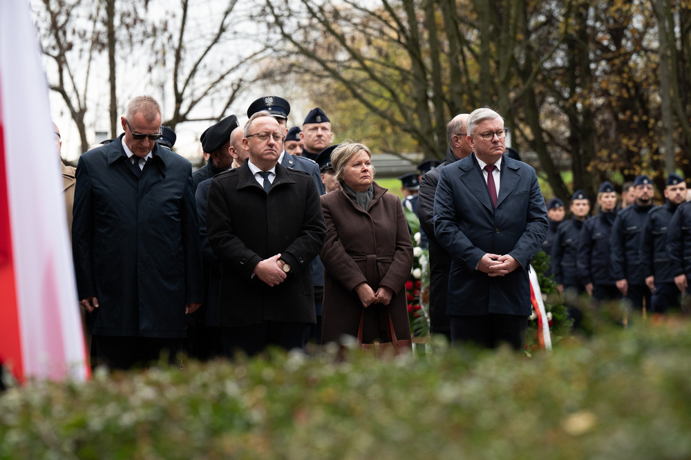 Państwowy pogrzeb Nieznanego Policjanta II Rzeczypospolitej – Ofiary Zbrodni Katyńskiej – Katowice, 30 października 2025. Fot. Krzysztof Łojko (IPN)