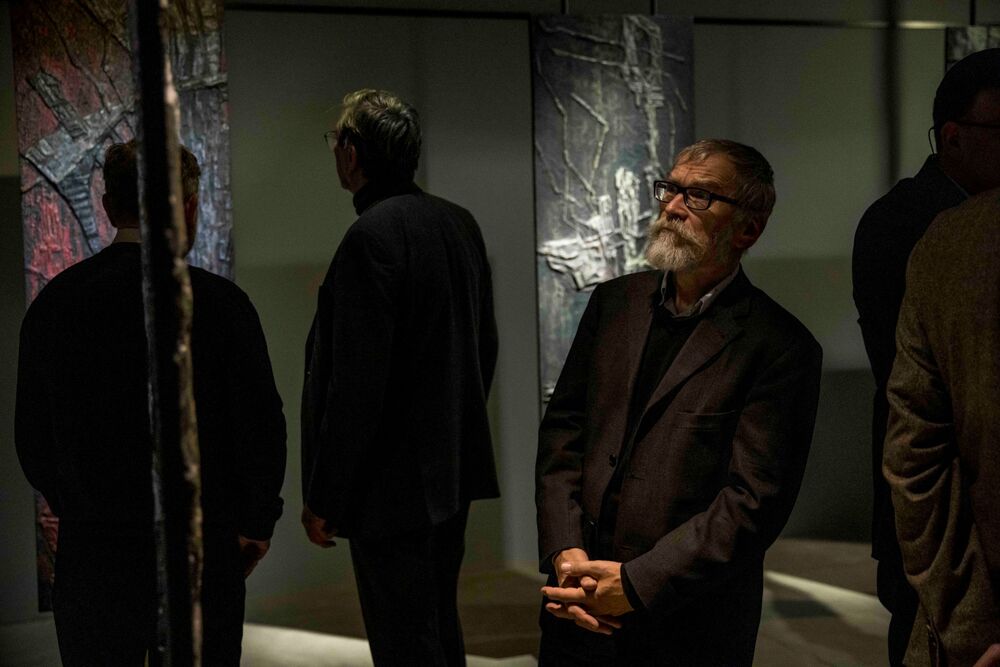 „Śpiew z pożogi”. Finisaż wystawy „Zamordowane miasto. Reliefy Marii Hiszpańskiej-Neumann” – Warszawa, 30 października 2025. Fot. Katarzyna Adamów (IPN)