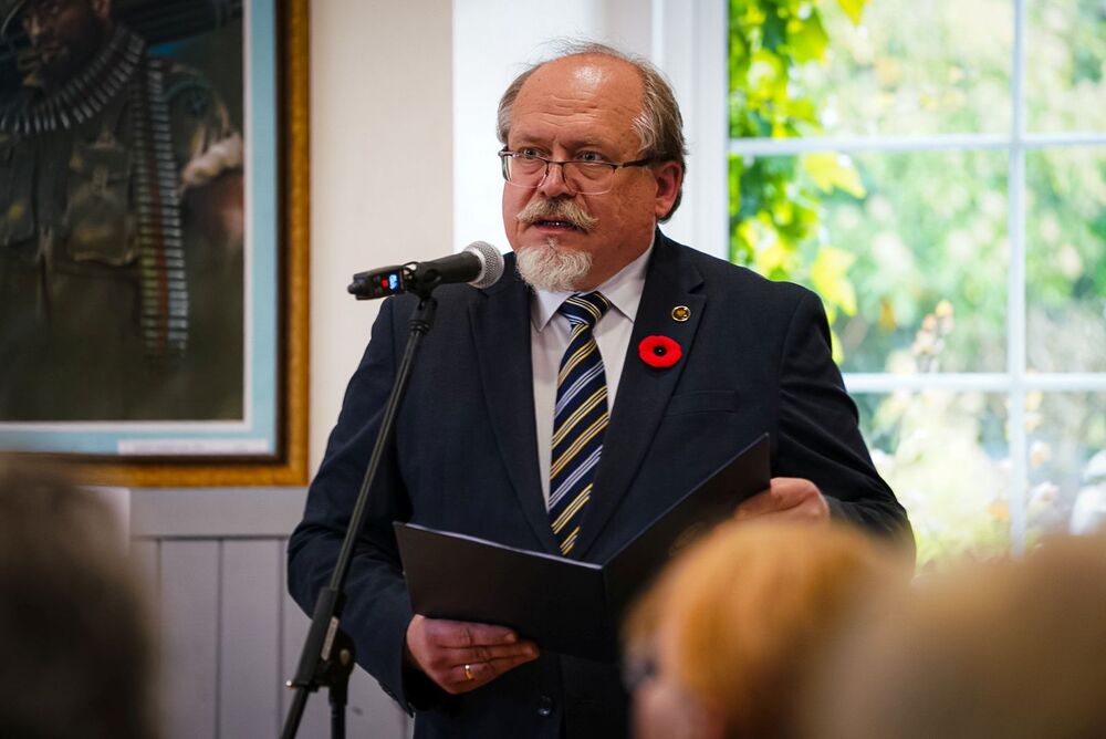 Obchody Narodowego Święta Niepodległości w Douglas – 8 listopada 2025. Na zdj. Adam Siwek – dyrektor BUWiM IPN. Fot. Mateusz Niegowski (IPN)