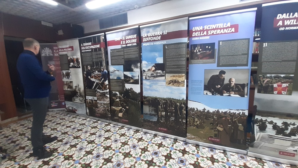Prezentacja wystawy „Szlaki Nadziei. Odyseja Wolności” w Bari oraz upamiętnienie polskich żołnierzy w Casamassima – 6 listopada 2025. Fot. dr Mateusz Marek (IPN)