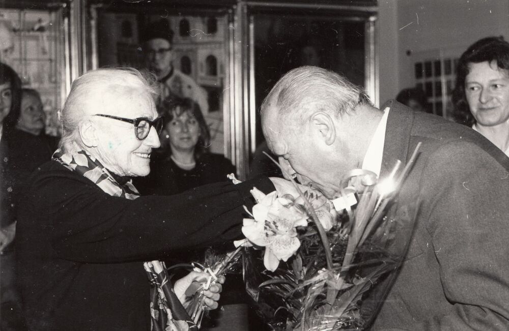 G. Lipińska na Politechnice Warszawskiej, z prawej zastępca dyr. Biblioteki Głównej PW Anna Wojciechowska, ok. 1990 r. Fot. Archiwum Rodzinne Grażyny Lipińskiej