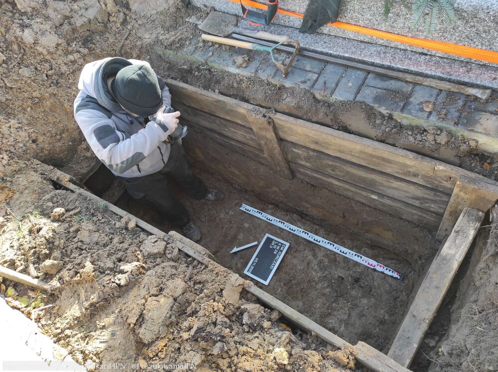 Prace poszukiwawcze na terenie cmentarza św. Wojciecha w Łodzi – 3-6 listopada 2025. Fot. IPN