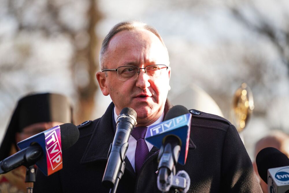 Pogrzeb żołnierzy Wojska Polskiego w Mościskach – 14 listopada 2025. Na zdj. zastępca prezesa IPN dr hab. Karol Polejowski. Fot. Mateusz Niegowski (IPN)