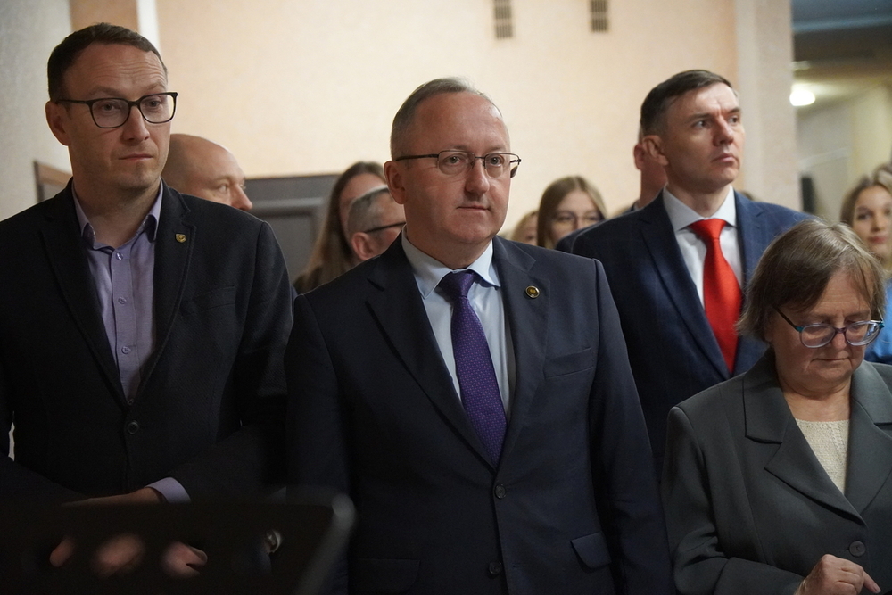 Odsłonięcie tablicy poświęconej Urszuli Szumskiej – Tarnobrzeg, 17 listopada 2025. Fot. Patrycja Gustaw (Oddział IPN w Lublinie)