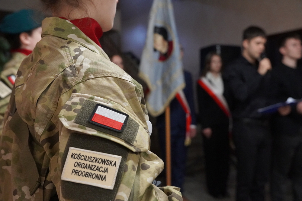 Odsłonięcie tablicy poświęconej Urszuli Szumskiej – Tarnobrzeg, 17 listopada 2025. Fot. Patrycja Gustaw (Oddział IPN w Lublinie)