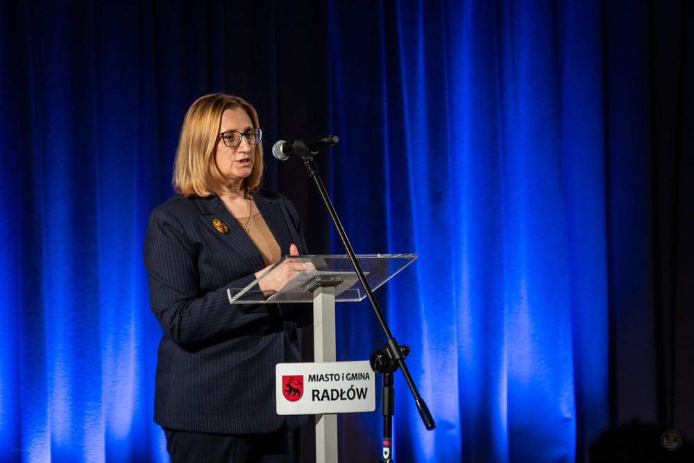 Zakończenie Roku Stanisława Mierzwy w Radłowie. Na zdj. dyrektor Archiwum IPN Marzena Kruk – 17 listopada 2025. Fot. Benedykt Wierzbicki (GCKiC Radłów)