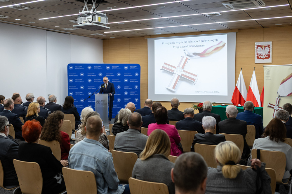 Uroczystość wręczenia Krzyży Wolności i Solidarności w Delegaturze IPN w Bydgoszczy – 19 listopada 2025. Fot. Roman Jocher (IPN)