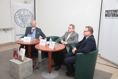 W dyskusji udział wzięli: Dariusz Jarosiński i dr hab. Krzysztof Sychowicz. Spotkanie poprowadził Jan Ruman. Fot. Piotr Życieński (IPN)