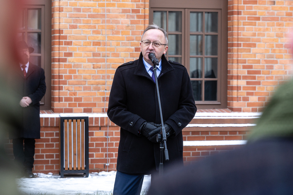 W Muzeum Żołnierzy Wyklętych i Więźniów Politycznych PRL upamiętniliśmy Annę Walentynowicz. Na zdj. zastępca prezesa IPN dr hab. Karol Polejowski – Warszawa, 24 listopada 2025. Fot. Sławek Kasper (IPN)