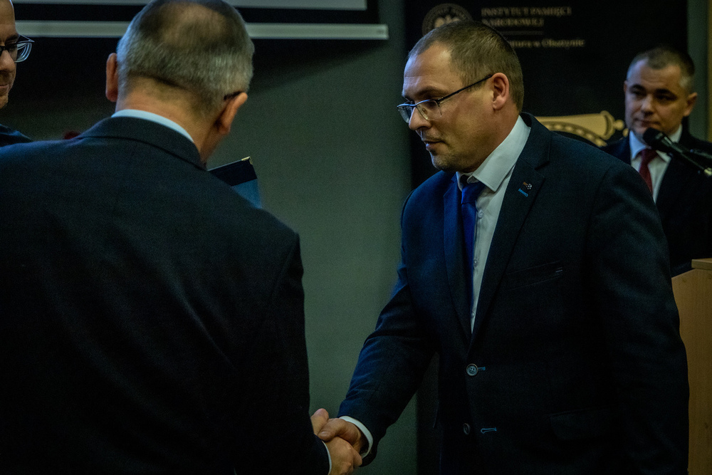 Uroczystość wręczenia Krzyży Wolności i Solidarności oraz nagrody Praesentes Prioribus – Olsztyn, 28 listopada 2025. Fot. Łukasz Czechyra (IPN)