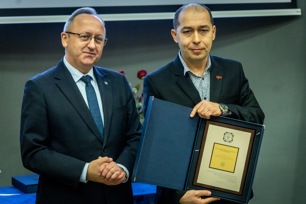 Uroczystość wręczenia Krzyży Wolności i Solidarności oraz nagrody Praesentes Prioribus – Olsztyn, 28 listopada 2025. Fot. Łukasz Czechyra (IPN)