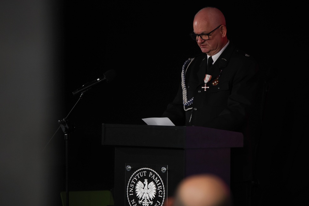 Wręczenie odznaczeń Krzyż Wolności i Solidarności byłym studentom Wyższej Oficerskiej Szkoły Pożarniczej. Warszawa, 29 listopada 2025 roku. Fot. Krzysztof Kapłon (IPN)