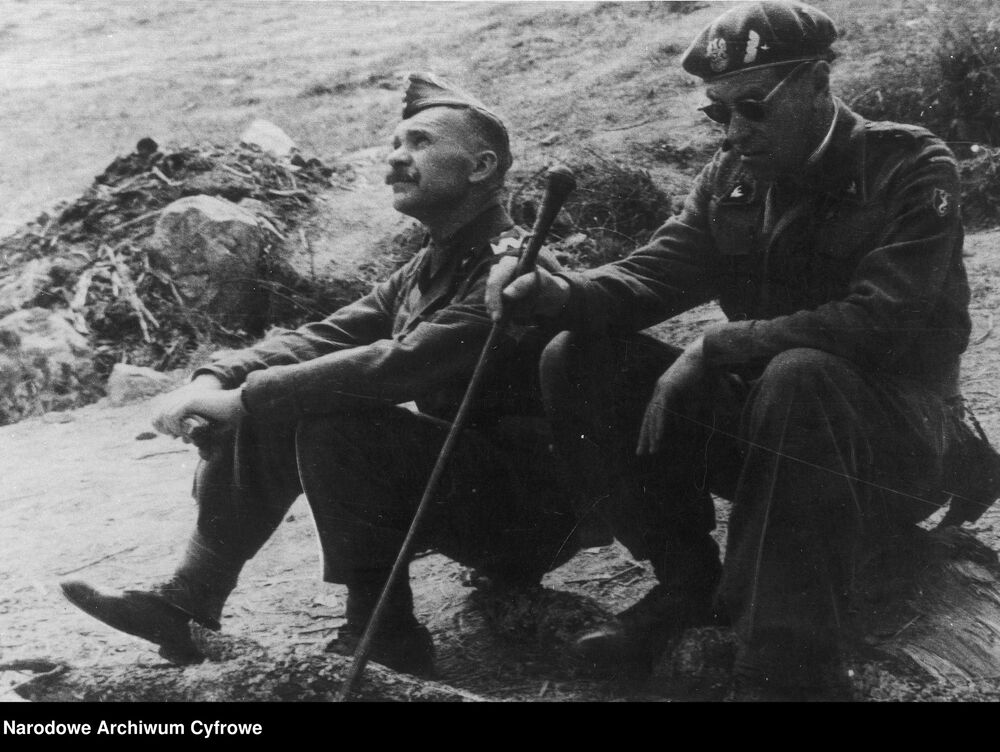 Generałowie Nikodem Sulik (z lewej) i Zygmunt Bohusz-Szyszko. Fot. NAC