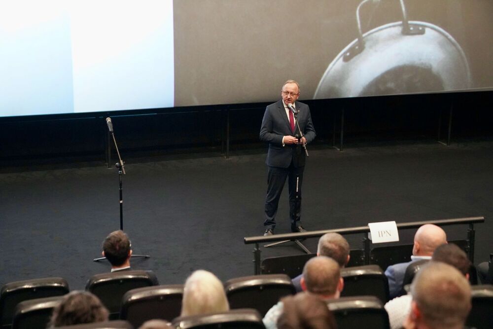Premierowy pokaz filmu „Dziewczynka ze zdjęcia”. Na zdj. zastępca prezesa IPN dr hab. Karol Polejowski – Szczecin, 9 grudnia 2025. Fot. Marcin Górka (IPN)