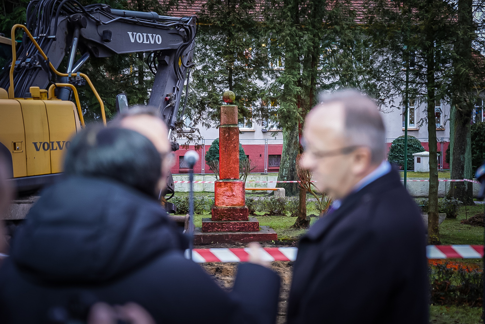 Zdemontowaliśmy obiekt sowieckiej propagandy w Maszewie – 10 grudnia 2025. Fot. Mateusz Niegowski (IPN)