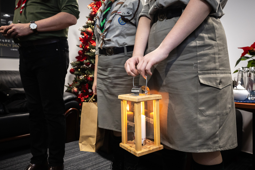 Betlejemskie Światło Pokoju w Instytucie Pamięci Narodowej – Warszawa, 11 grudnia 2025. Fot. Sławek Kasper (IPN)