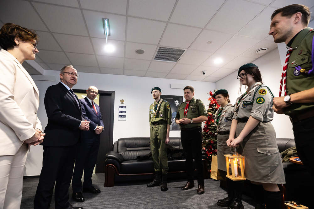 Betlejemskie Światło Pokoju w Instytucie Pamięci Narodowej – Warszawa, 11 grudnia 2025. Fot. Sławek Kasper (IPN)