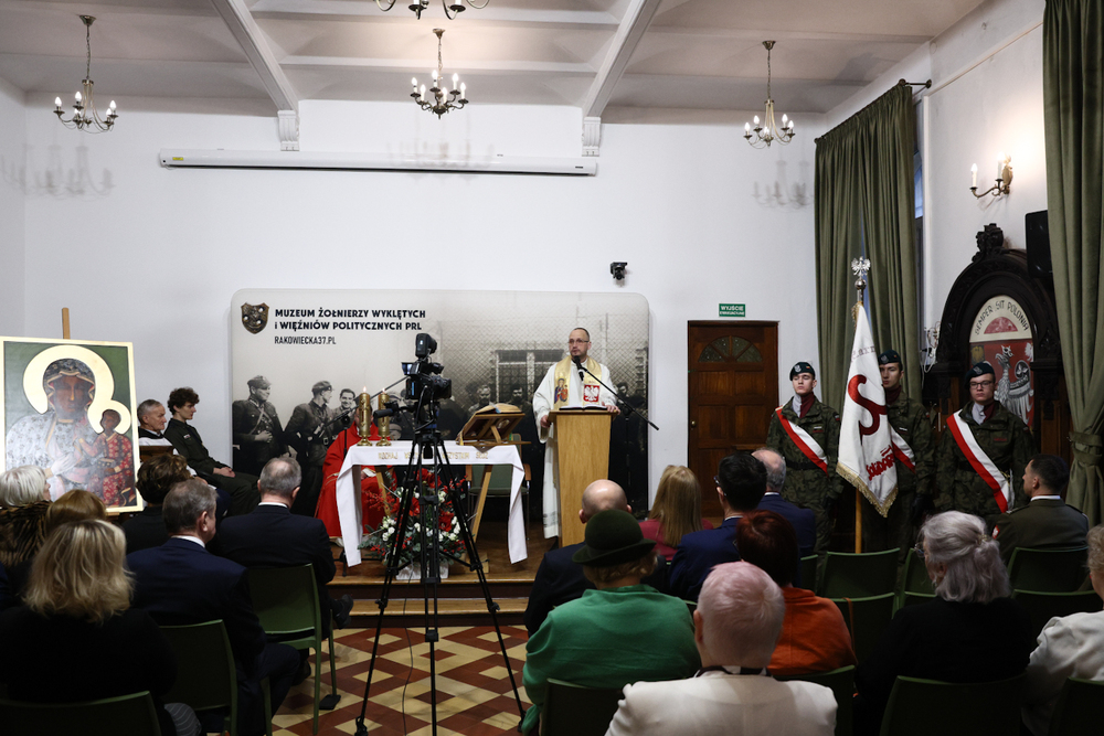 Uroczystości upamiętniające ofiary stanu wojennego. Muzeum Żołnierzy Wyklętych i Więźniów Politycznych PRL. Warszawa, 13 grudnia 2025 roku. Fot. Sławek Kasper (IPN)