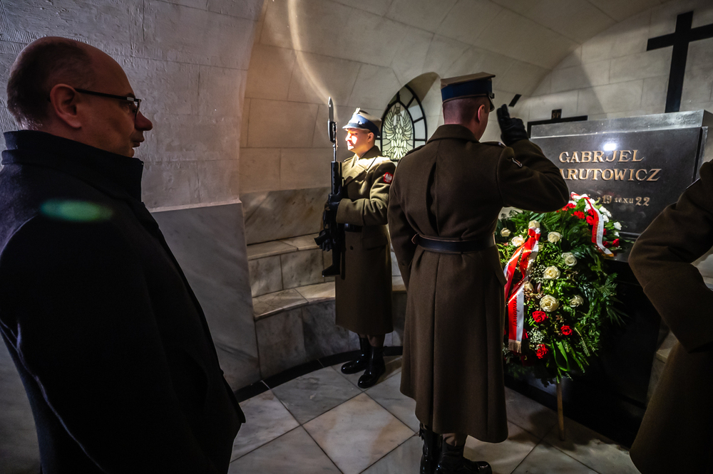 Uroczystość przy grobie Gabriela Narutowicza – Warszawa, 16 grudnia 2025. Fot. Sławek Kasper (IPN)