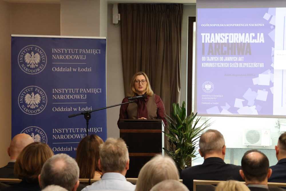 Ogólnopolska konferencja naukowa „Transformacja i archiwa. Od tajnych do jawnych akt komunistycznych służb bezpieczeństwa”. Na zdj. dyrektor Archiwum IPN Marzena Kruk – Łódź, 16 grudnia 2025. Fot. Michał Maciuk (IPN)