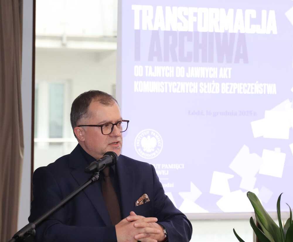 Ogólnopolska konferencja naukowa „Transformacja i archiwa. Od tajnych do jawnych akt komunistycznych służb bezpieczeństwa”. Na zdj. dr hab. Jerzy Bednarek – Łódź, 16 grudnia 2025. Fot. Łukasz Rakoczy (IPN)