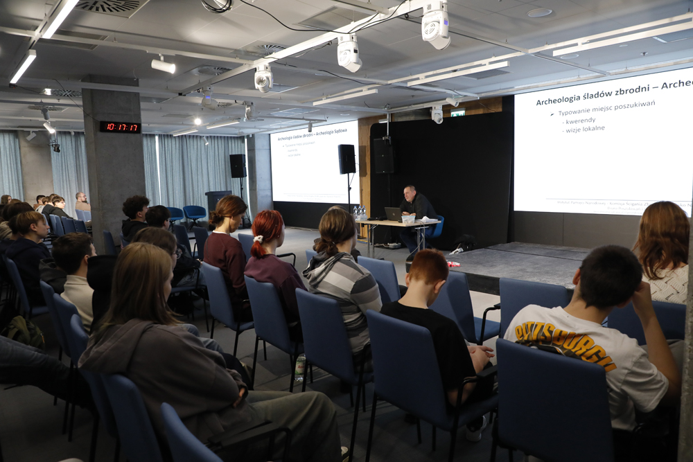 Zajęcia w ramach projektu „Łączka i inne miejsca poszukiwań” – Warszawa, 16 grudnia 2025. Fot. Piotr Życieński (IPN)