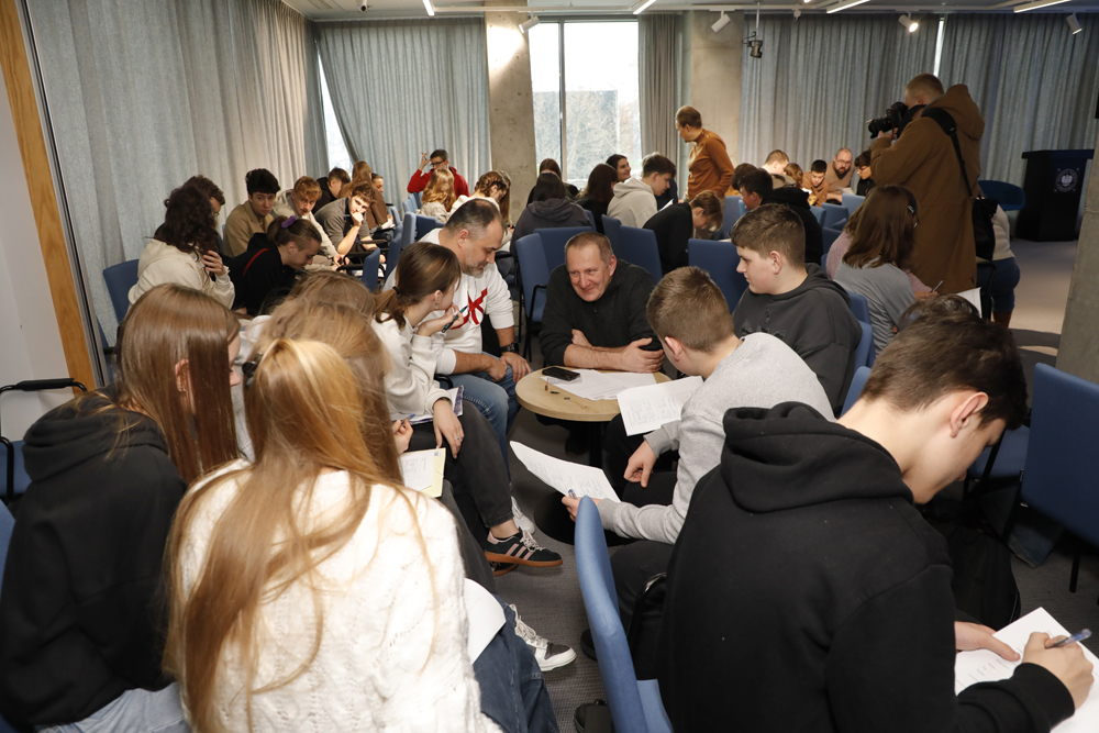 Zajęcia w ramach projektu „Łączka i inne miejsca poszukiwań” – Warszawa, 16 grudnia 2025. Fot. Piotr Życieński (IPN)