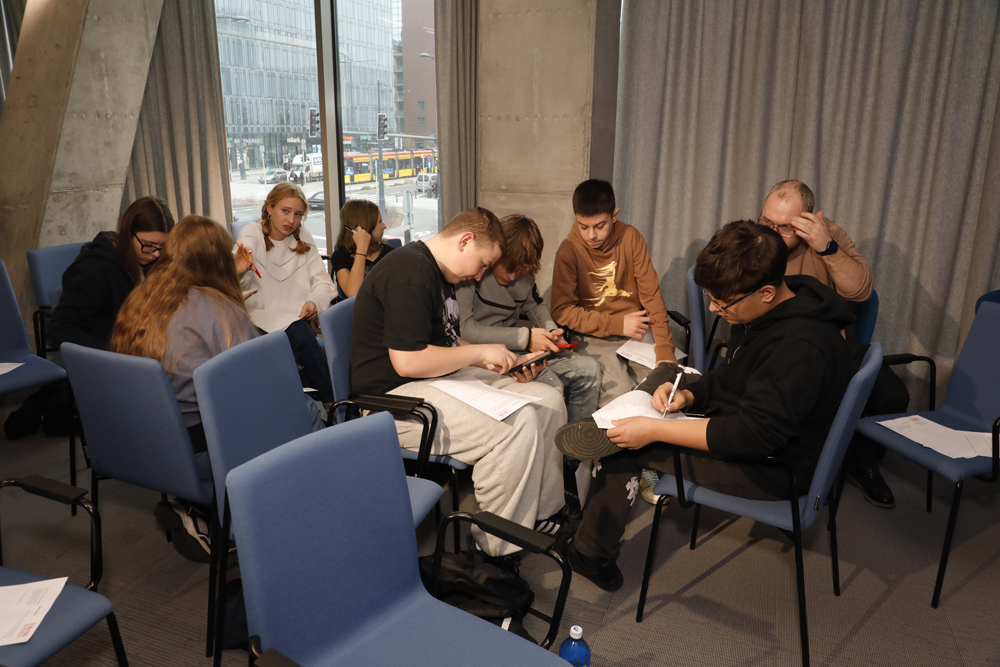 Zajęcia w ramach projektu „Łączka i inne miejsca poszukiwań” – Warszawa, 16 grudnia 2025. Fot. Ewa Tylus (IPN)