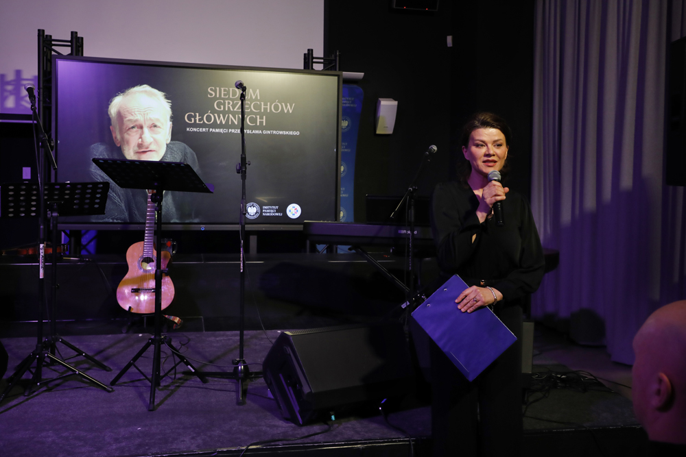 „Koncert pamięci Przemysława Gintrowskiego. Siedem grzechów głównych” – Warszawa, 18 grudnia 2025. Fot. Piotr Życieński (IPN)