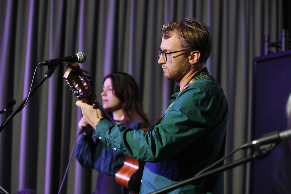 „Koncert pamięci Przemysława Gintrowskiego. Siedem grzechów głównych” – Warszawa, 18 grudnia 2025. Fot. Piotr Życieński (IPN)